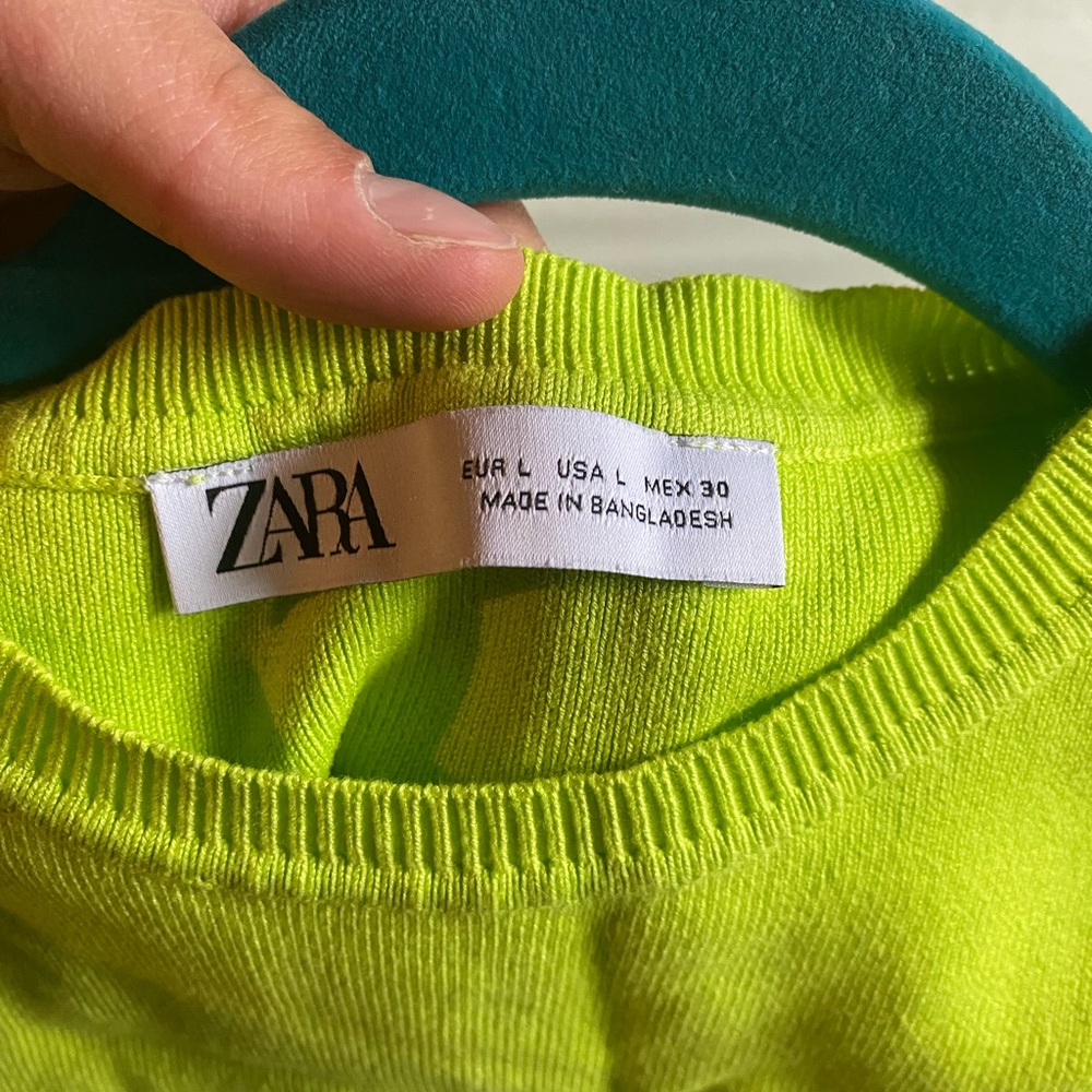 Zara cropped halter top, neon green, knitted texture - Picture 3 of 3